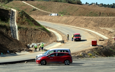 Operaris treballant a les obres de la B-40 a Viladecavalls, on acaba ara | ACN